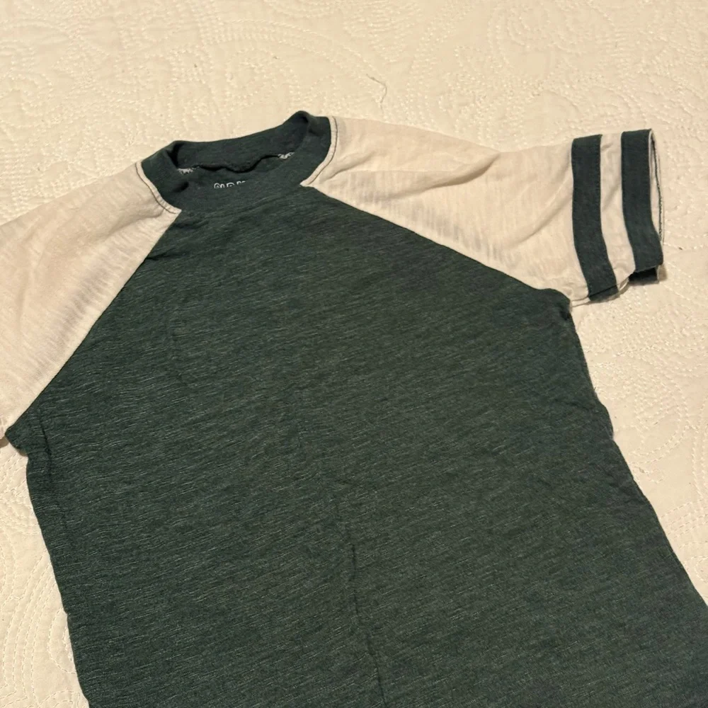 Bundle - 5 items of boys sweaters and shirts‎ 4T